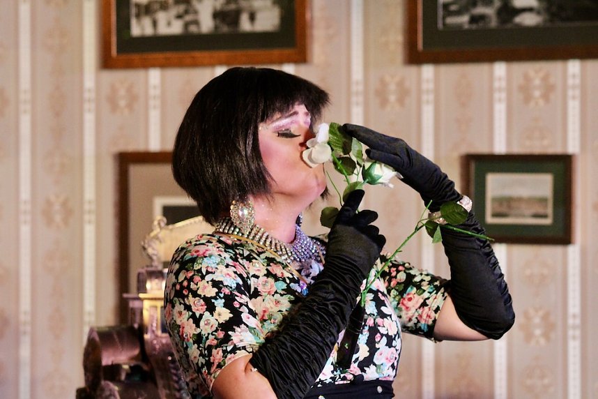 Glamour&ouml;se Travestie-Show im Cafe`Sahne in Nordhausen