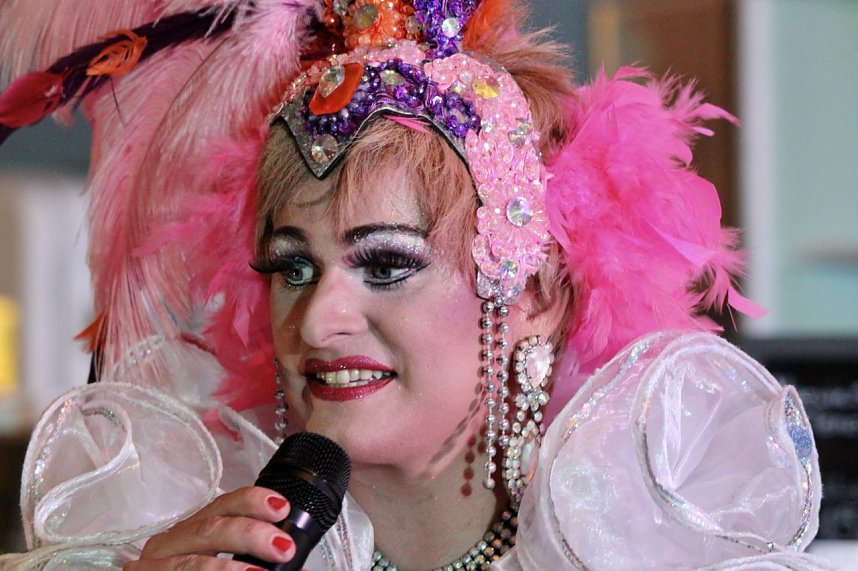 Glamour&ouml;se Travestie-Show im Cafe`Sahne in Nordhausen