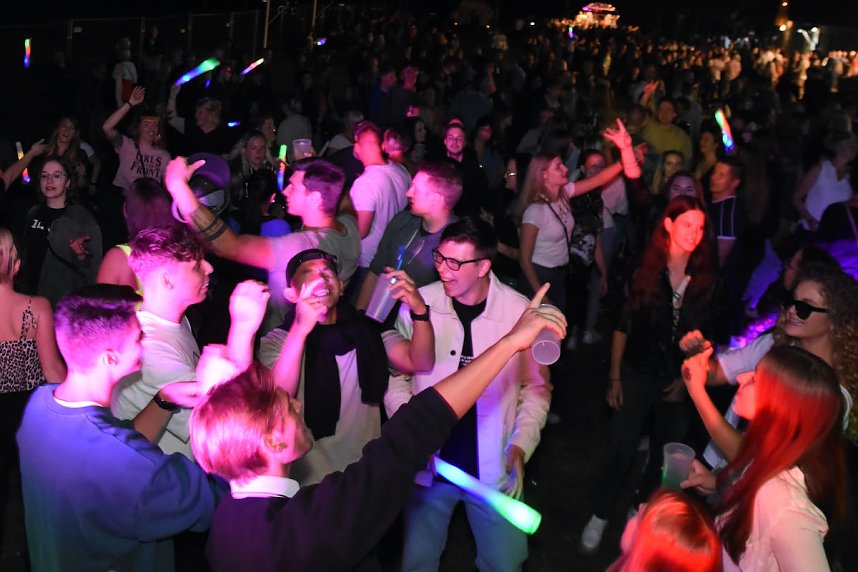 90 & 2000 Party in Urbach