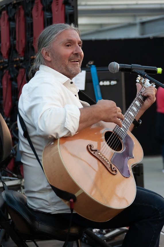 FRANZ KARAFKA und G&auml;ste auf dem Parkdeck der Marktpassage