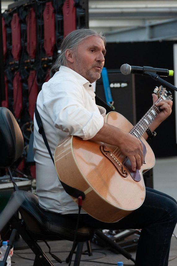FRANZ KARAFKA und G&auml;ste auf dem Parkdeck der Marktpassage