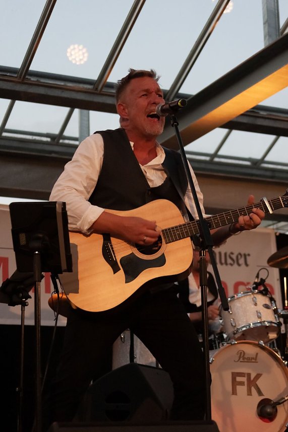 FRANZ KARAFKA und G&auml;ste auf dem Parkdeck der Marktpassage