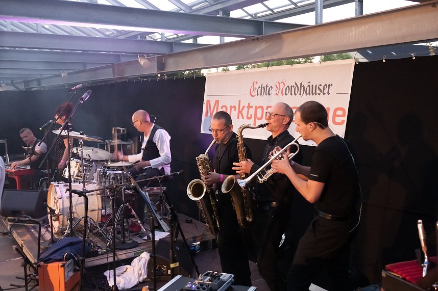 FRANZ KARAFKA und G&auml;ste auf dem Parkdeck der Marktpassage