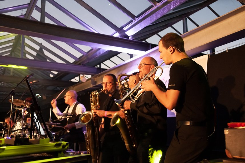 FRANZ KARAFKA und G&auml;ste auf dem Parkdeck der Marktpassage