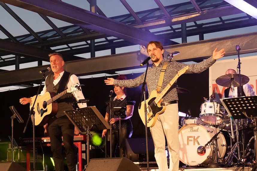 FRANZ KARAFKA und G&auml;ste auf dem Parkdeck der Marktpassage