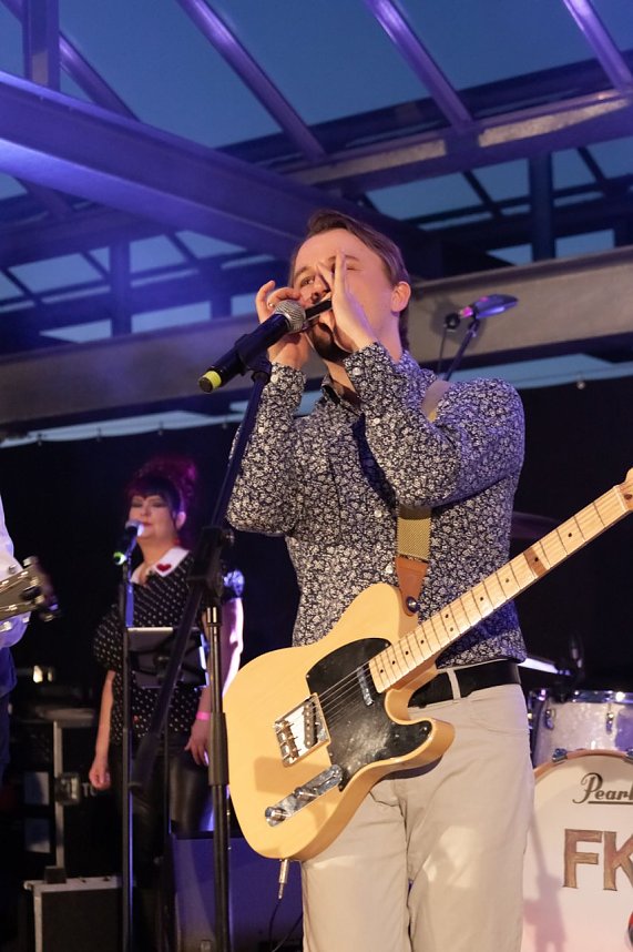 FRANZ KARAFKA und G&auml;ste auf dem Parkdeck der Marktpassage