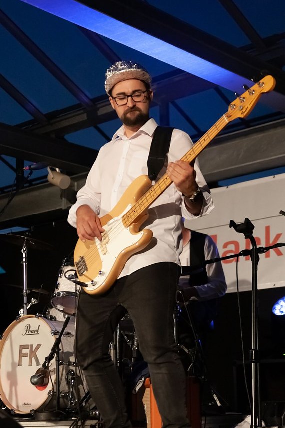 FRANZ KARAFKA und G&auml;ste auf dem Parkdeck der Marktpassage