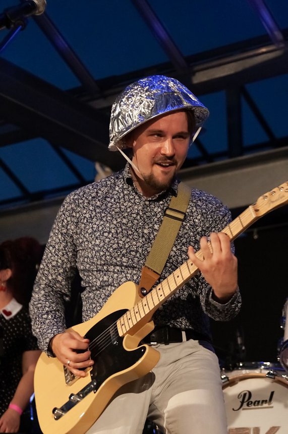 FRANZ KARAFKA und G&auml;ste auf dem Parkdeck der Marktpassage