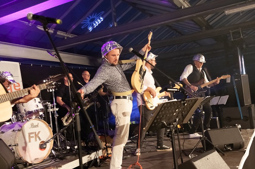 FRANZ KARAFKA und G&auml;ste auf dem Parkdeck der Marktpassage