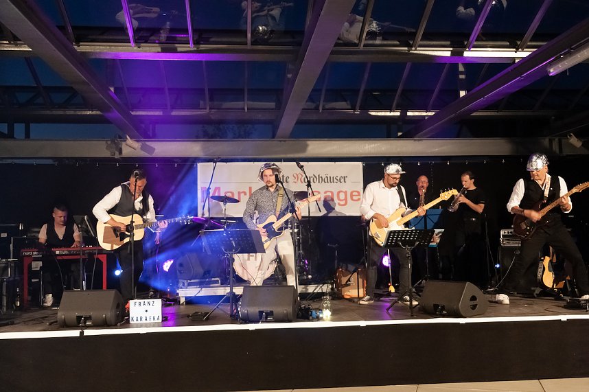 FRANZ KARAFKA und G&auml;ste auf dem Parkdeck der Marktpassage