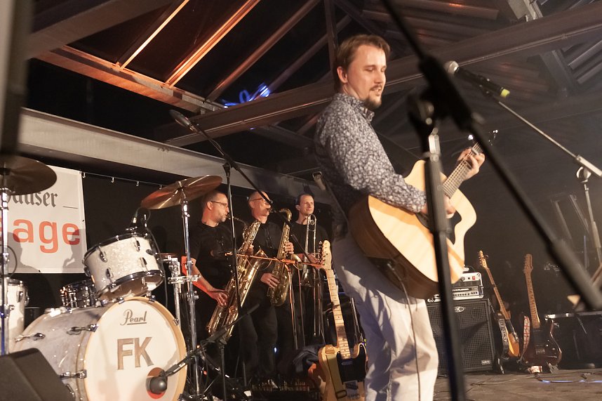 FRANZ KARAFKA und G&auml;ste auf dem Parkdeck der Marktpassage