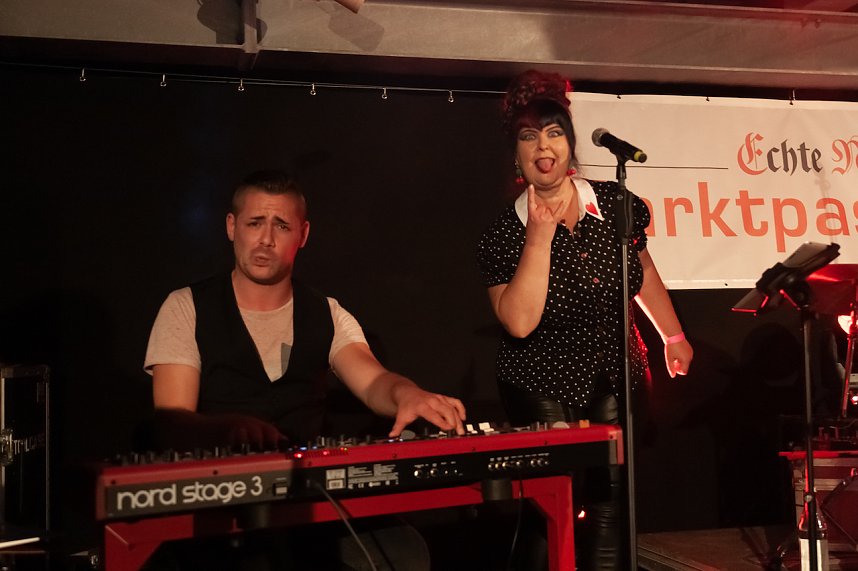 FRANZ KARAFKA und G&auml;ste auf dem Parkdeck der Marktpassage