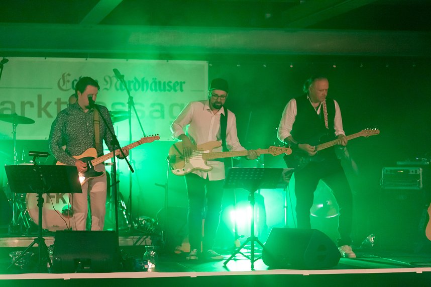 FRANZ KARAFKA und G&auml;ste auf dem Parkdeck der Marktpassage