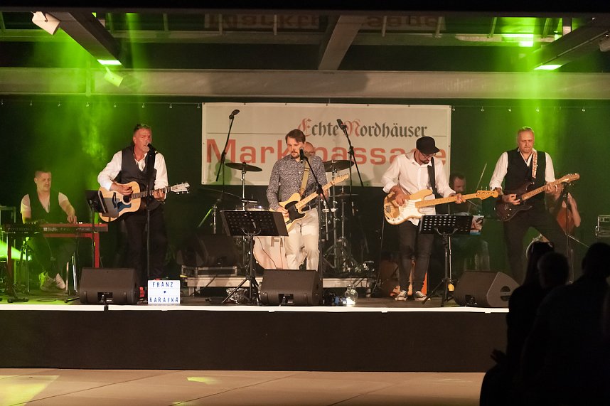 FRANZ KARAFKA und G&auml;ste auf dem Parkdeck der Marktpassage