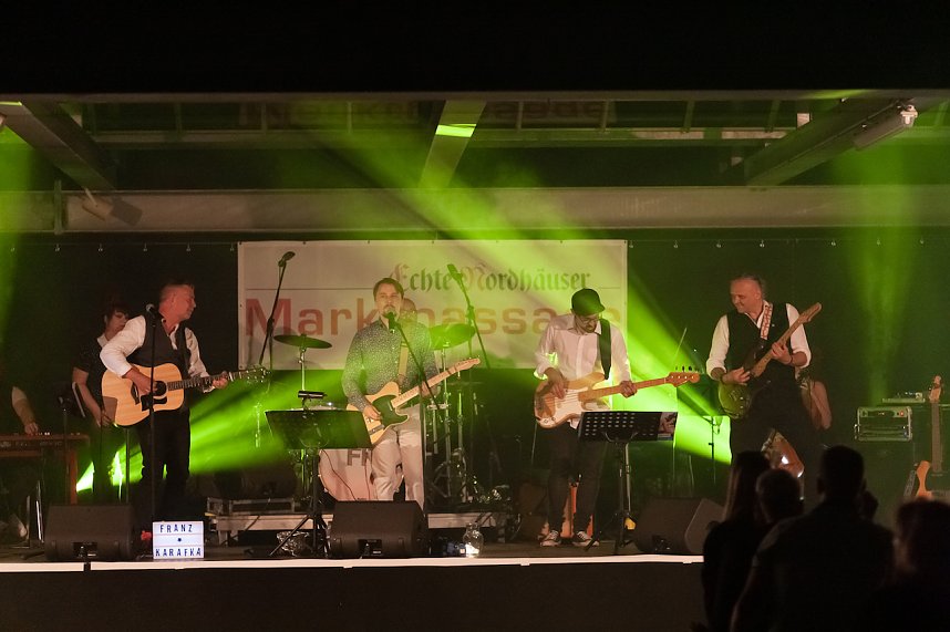 FRANZ KARAFKA und G&auml;ste auf dem Parkdeck der Marktpassage