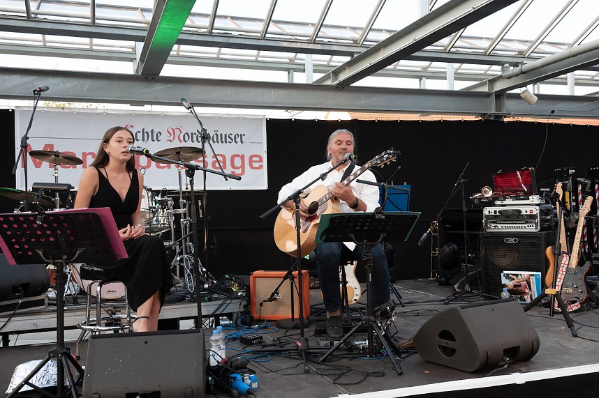 FRANZ KARAFKA und G&auml;ste auf dem Parkdeck der Marktpassage