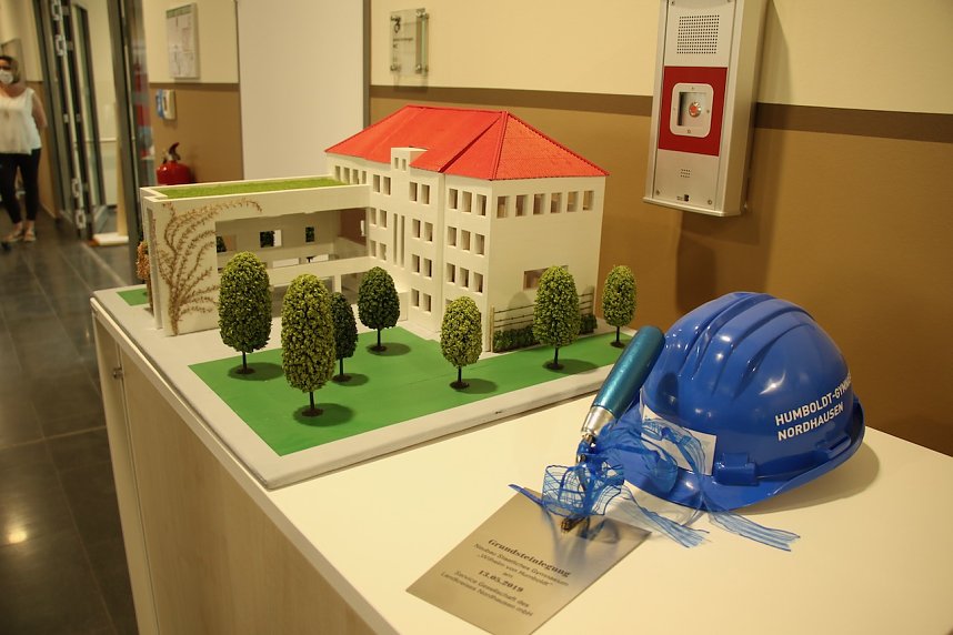 Es ist geschafft: das Oberstufengeb&auml;ude des Humboldt-Gymnasiums wurde heute Nachmittag offiziell seiner Bestimmung &uuml;bergeben