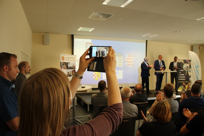 Es ist geschafft: das Oberstufengeb&auml;ude des Humboldt-Gymnasiums wurde heute Nachmittag offiziell seiner Bestimmung &uuml;bergeben