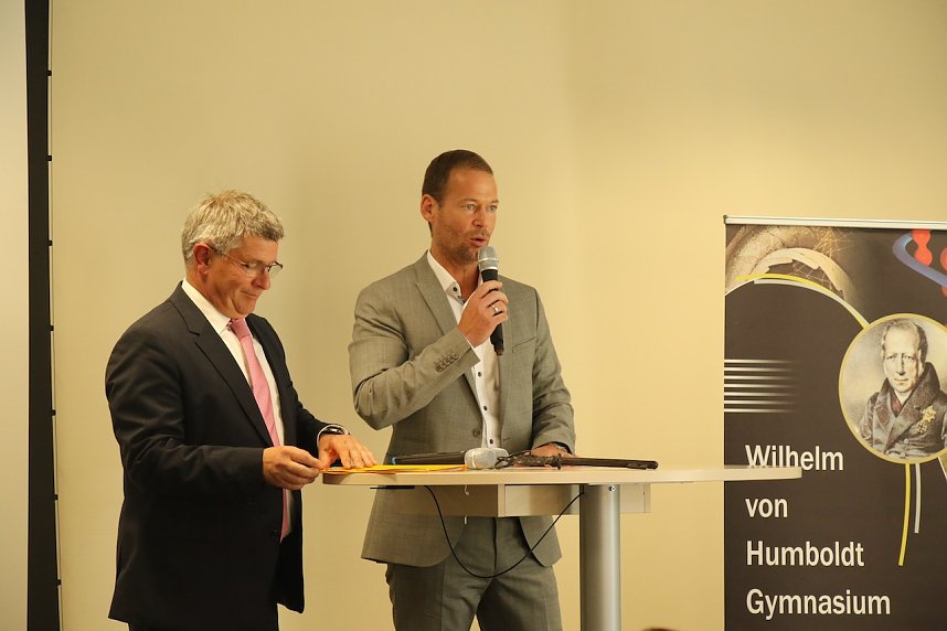 Es ist geschafft: das Oberstufengeb&auml;ude des Humboldt-Gymnasiums wurde heute Nachmittag offiziell seiner Bestimmung &uuml;bergeben