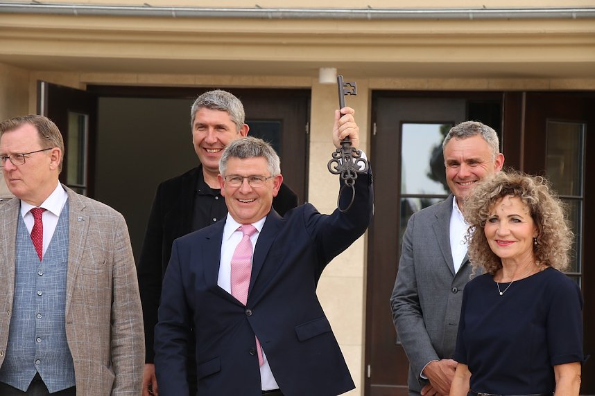 Es ist geschafft: das Oberstufengeb&auml;ude des Humboldt-Gymnasiums wurde heute Nachmittag offiziell seiner Bestimmung &uuml;bergeben
