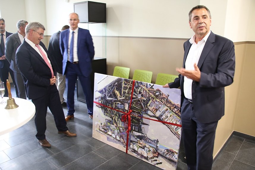 Es ist geschafft: das Oberstufengeb&auml;ude des Humboldt-Gymnasiums wurde heute Nachmittag offiziell seiner Bestimmung &uuml;bergeben