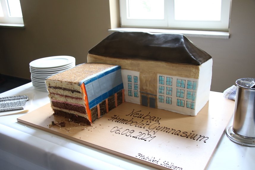 Es ist geschafft: das Oberstufengeb&auml;ude des Humboldt-Gymnasiums wurde heute Nachmittag offiziell seiner Bestimmung &uuml;bergeben