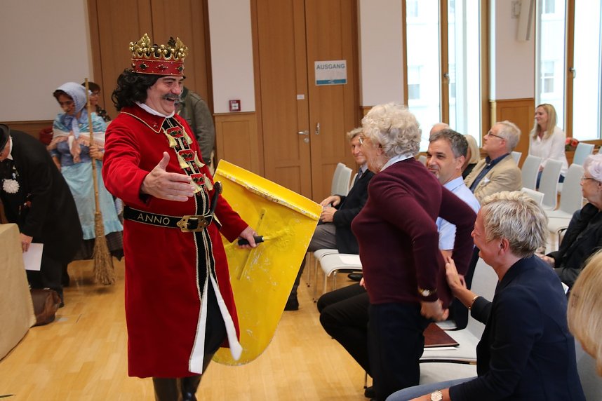 Ehrenb&uuml;rgerin Erika Schirmer &uuml;bergab heute ihr gesammeltes Werk an die Stadt Nordhausen