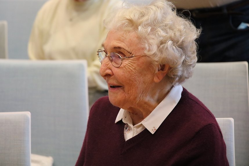 Ehrenb&uuml;rgerin Erika Schirmer &uuml;bergab heute ihr gesammeltes Werk an die Stadt Nordhausen