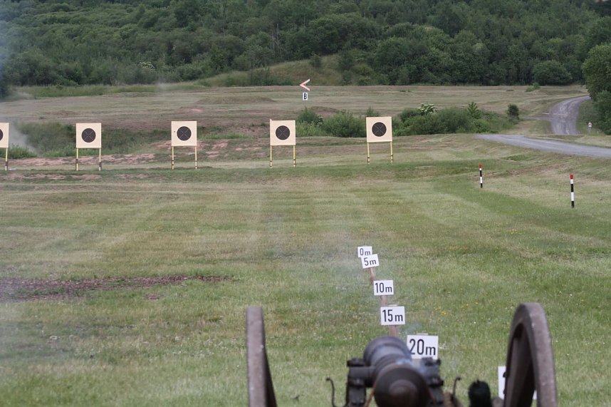 Zwei M&auml;nner, ein altes Wahrzeichen - Albrecht Uhlmann hat den Nordh&auml;user Lindwurm nachgebaut