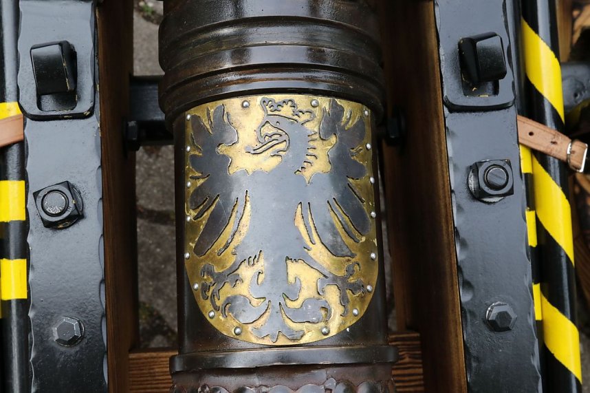 Zwei M&auml;nner, ein altes Wahrzeichen - Albrecht Uhlmann hat den Nordh&auml;user Lindwurm nachgebaut