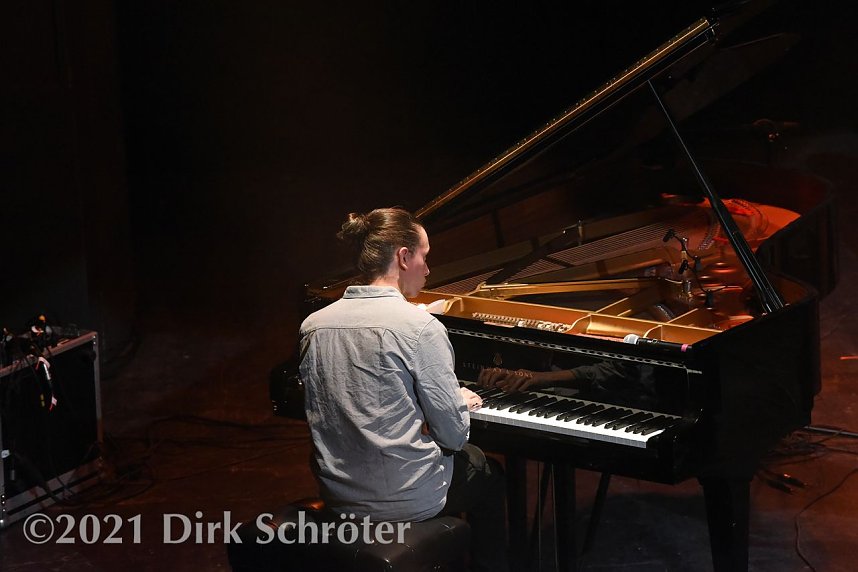 JazzRabazz mit Frederike G&auml;&szlig;lein, "Bluff" und dem "Tingvall Trio"