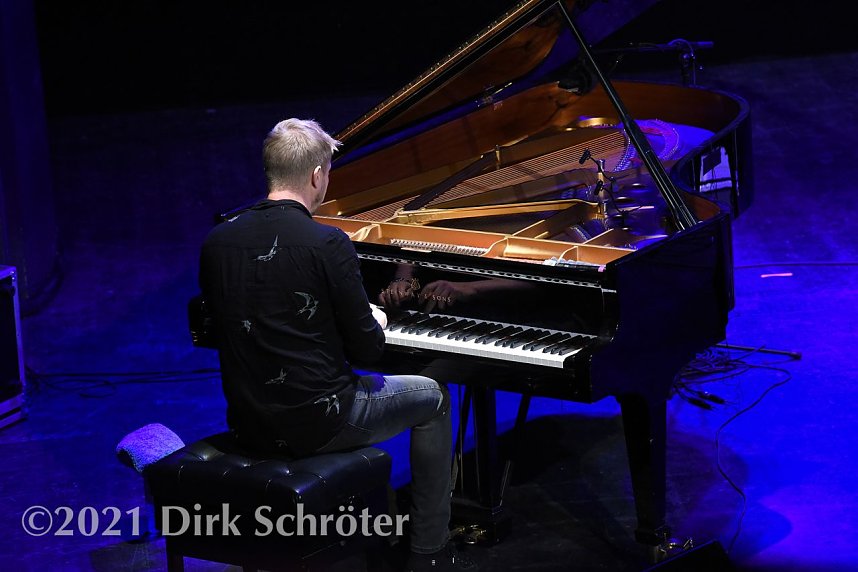 JazzRabazz mit Frederike G&auml;&szlig;lein, "Bluff" und dem "Tingvall Trio"