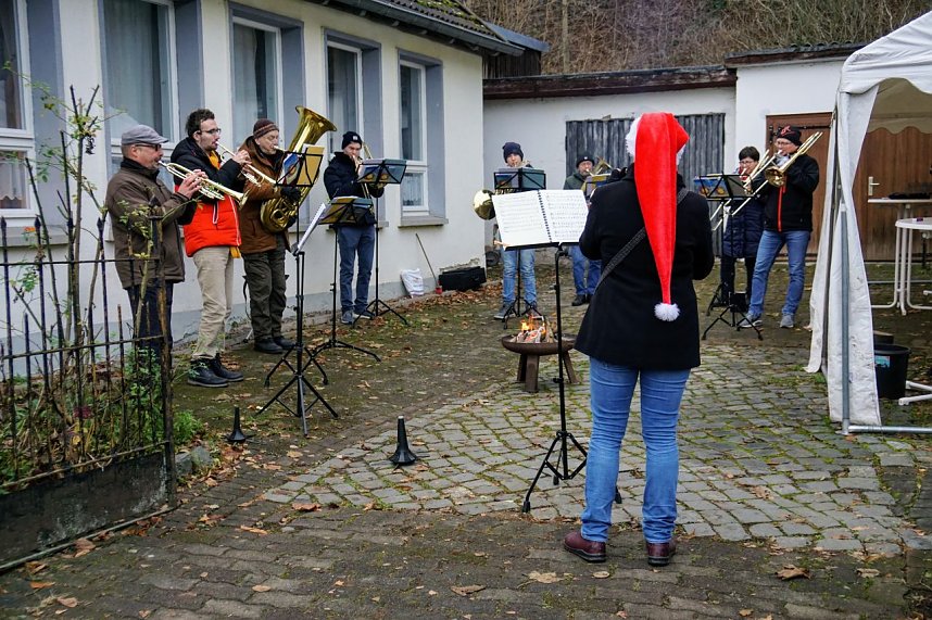 Der Ilfelder Posaunenchor probte am Samstagnachmittag im Freien und sorgte so f&uuml;r musikalische Unterhaltung. 