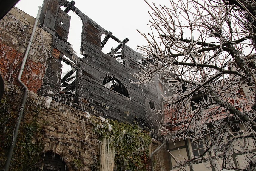 Die L&ouml;scharbeiten am Mecklenburgs Hof dauerten auch heute noch an