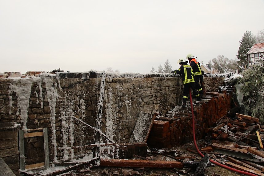 Die L&ouml;scharbeiten am Mecklenburgs Hof dauerten auch heute noch an