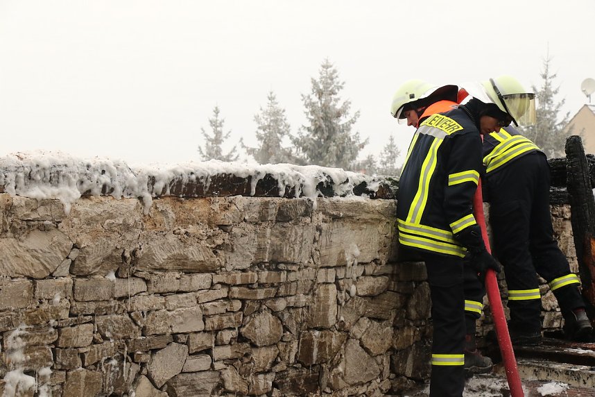 Die L&ouml;scharbeiten am Mecklenburgs Hof dauerten auch heute noch an