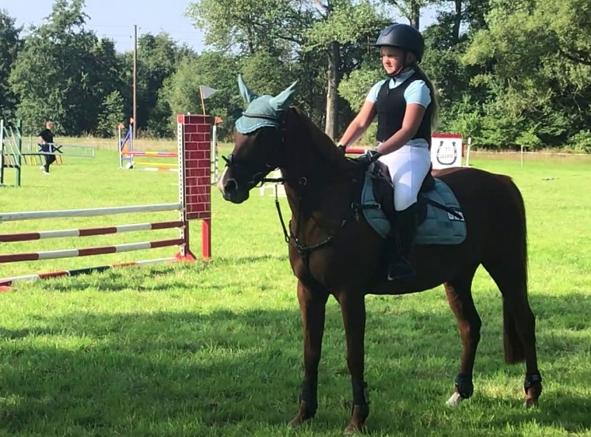 Auf's Treppchen gesprungen: Lilly Charlott Freitag auf Nathalie