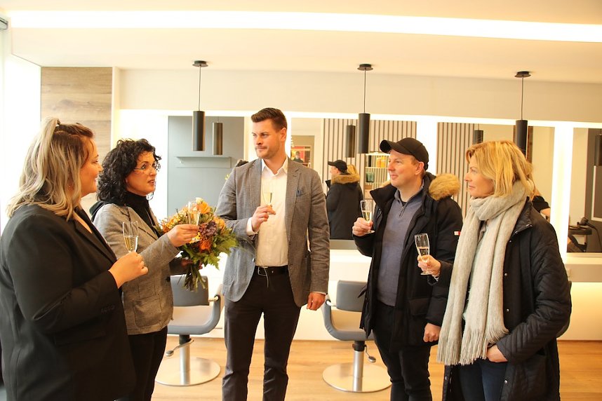 Neuer&ouml;ffnung der "Haarkosmetik" in der Rautenstra&szlig;e
