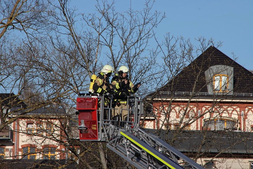 Starke Rauchentwicklung auf dem Gel&auml;nde des alten Gaswerks rief gestern die Feuerwehr auf den Plan