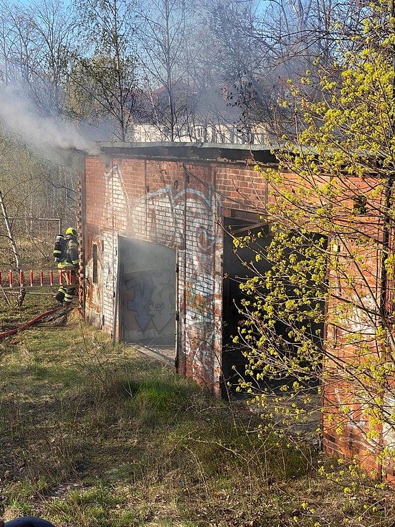 Starke Rauchentwicklung auf dem Gel&auml;nde des alten Gaswerks rief gestern die Feuerwehr auf den Plan