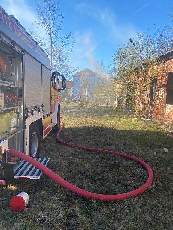 Starke Rauchentwicklung auf dem Gel&auml;nde des alten Gaswerks rief gestern die Feuerwehr auf den Plan