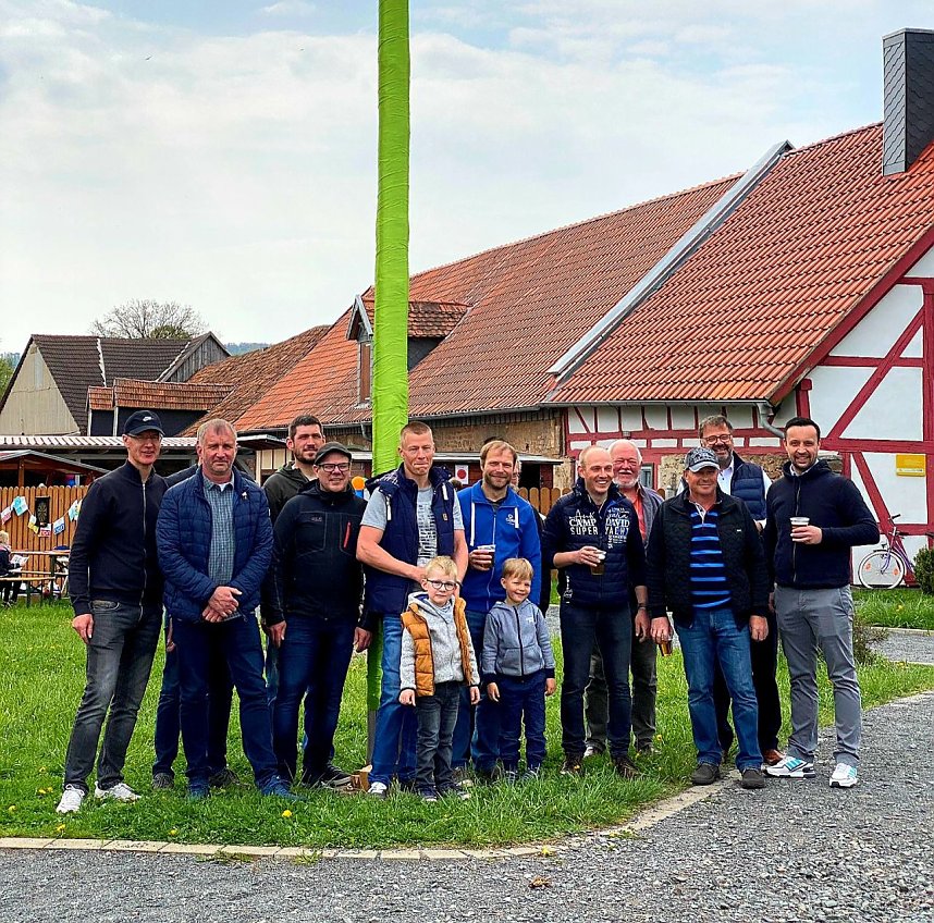 In Wolkramshausen durfte man heute endlich wieder einen Maibaum setzen