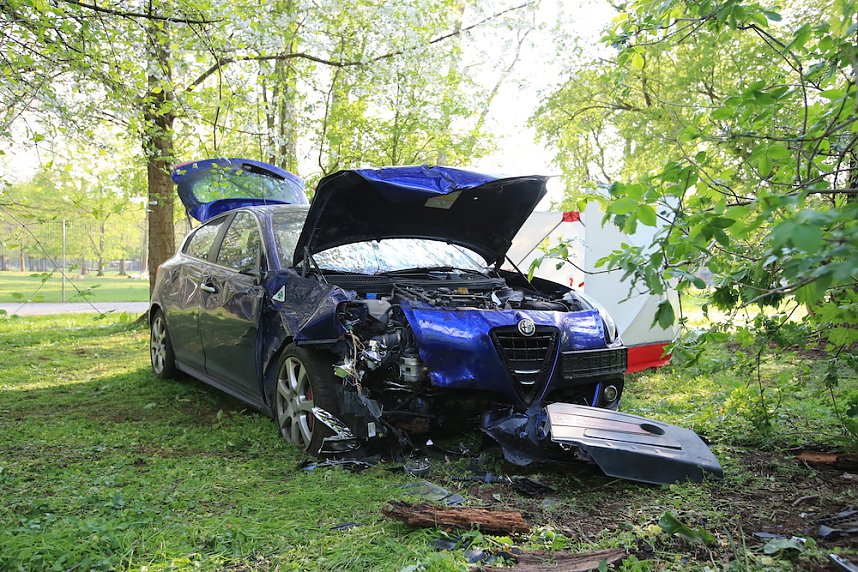 Das Unfallauto wird geborgen