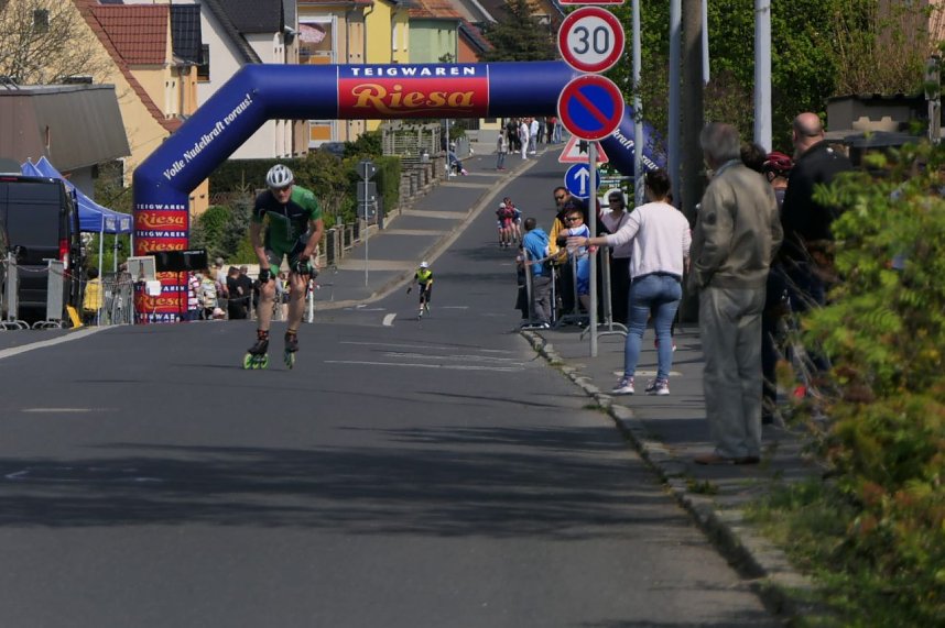 Wettbewerbe im Speedskating mit Nordh&auml;user Familie