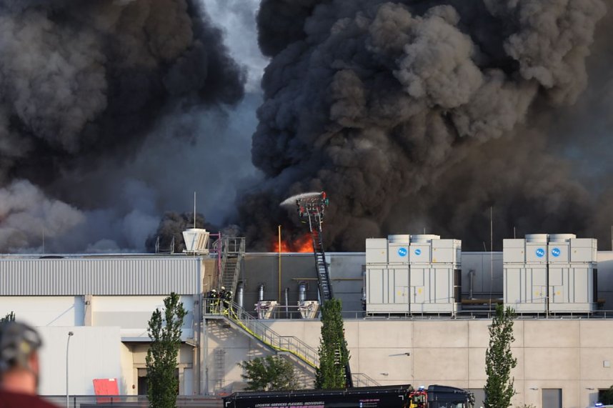 Erste Fotos vonden L&ouml;scharbeiten