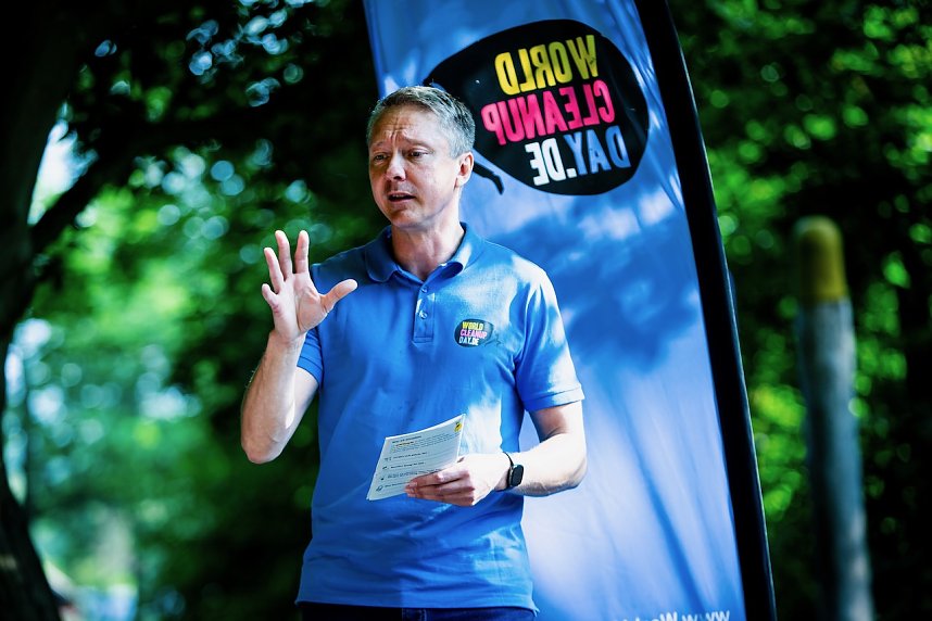 Aufr&auml;um-Aktion der Humbolt-Sch&uuml;ler im Stadtpark