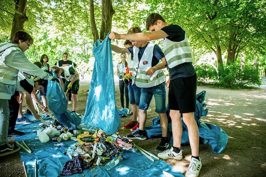 Aufr&auml;um-Aktion der Humbolt-Sch&uuml;ler im Stadtpark