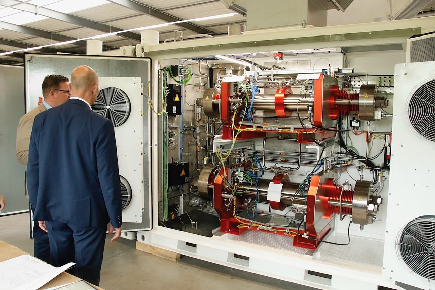 Wirtschaftsminister Wolfgang Tiefensee zu Gast bei Maximator Hydrogen