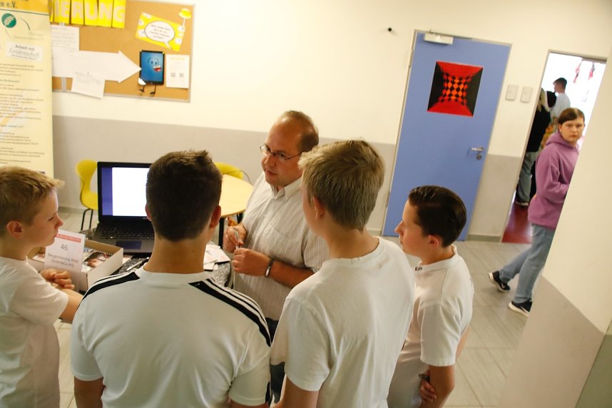 An der Lessing-Schule wurde gestern die dritte Runde des "Tags in der Praxis" mit einer Berufsmesse eingel&auml;utett