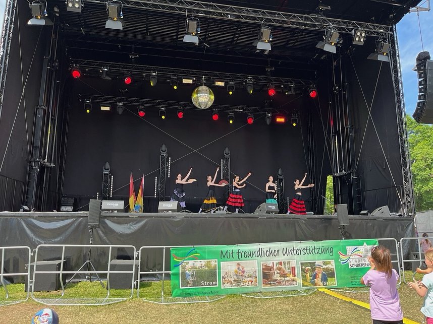 Das Tanzstudio Radeva zeigte auf dem Residenzfest in Sondershausen was seine Eleven k&ouml;nnen